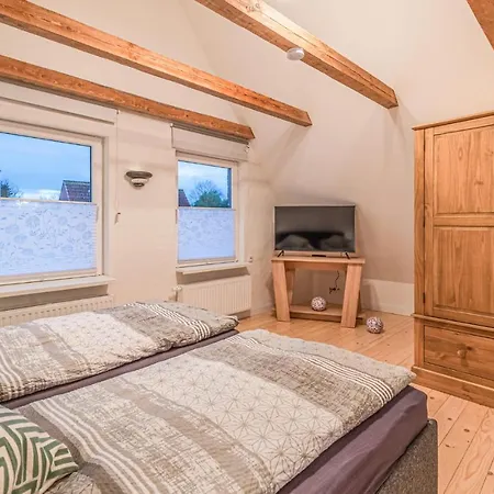 3 Bedroom Cozy In *