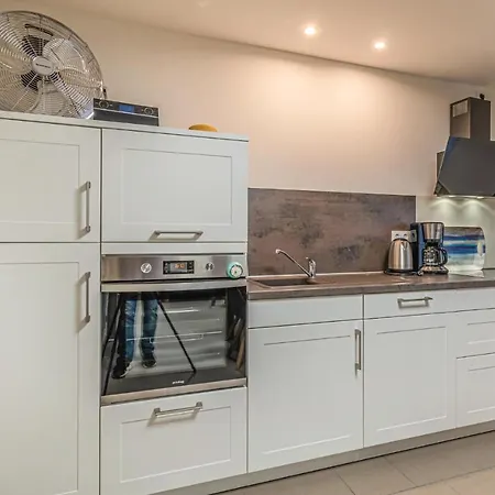 3 Bedroom Cozy In Nyaraló *